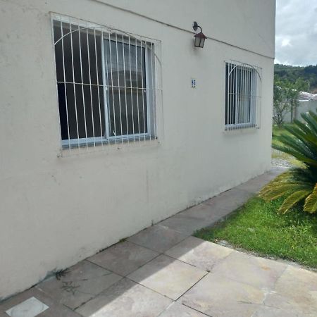 Casa agradável em Camboriú com estacionamento no pátio Villa Exterior foto